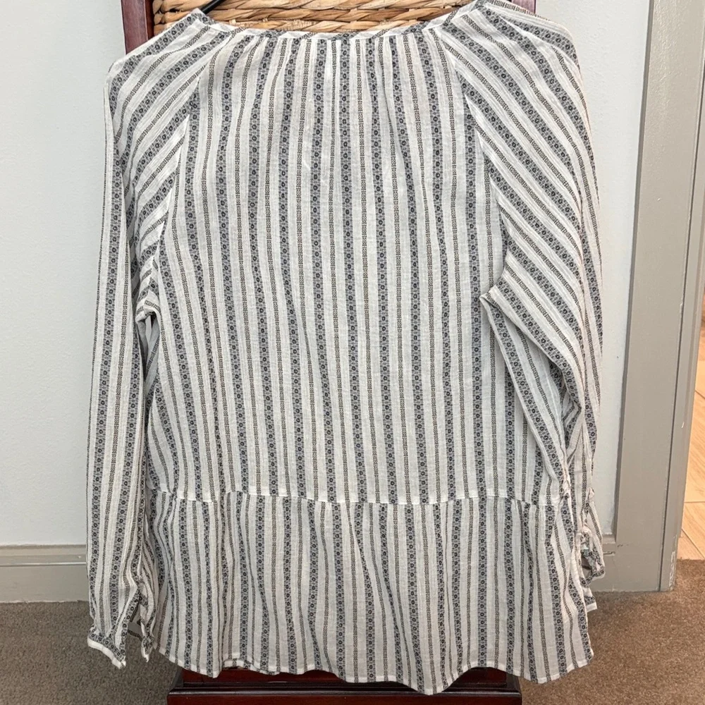 J Jill Women’s Bohemian  Striped Gray and White Top - Picture 5 of 7